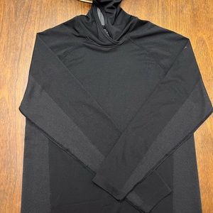 Fabletics Mens athletic fit hooded workout shirt size L